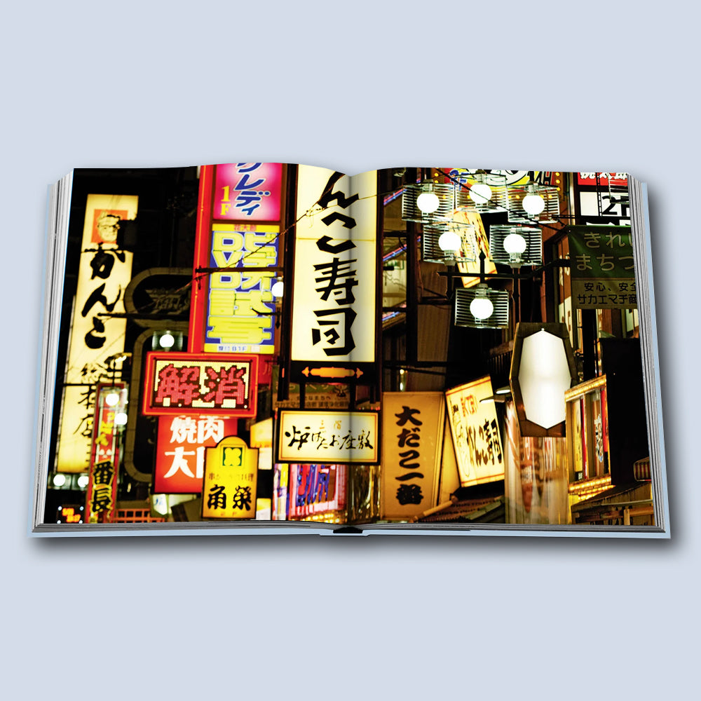 Buch Kyoto Serinity von der Classics Collection von Assouline im Farbton hellblau