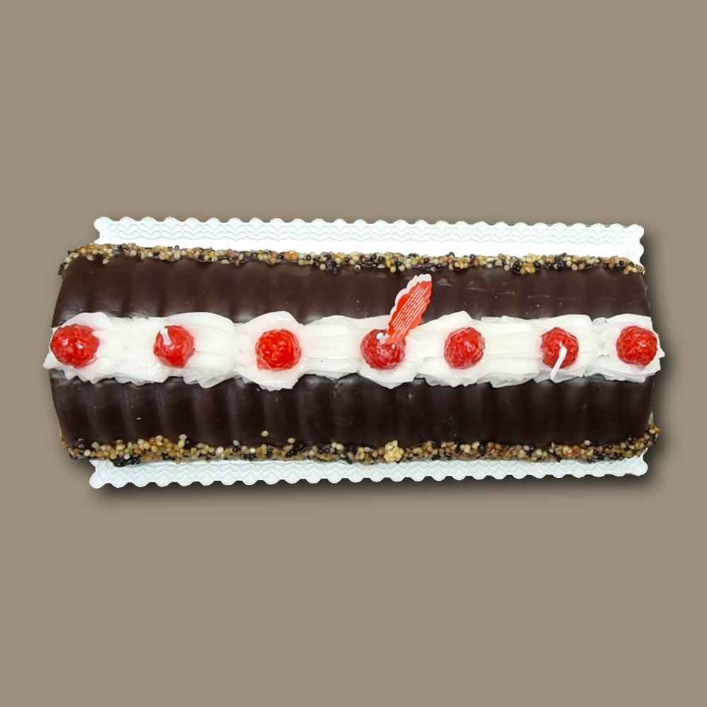 Schokoladenroulade mit Himbeeren in Kerzenform von Cereria Introna