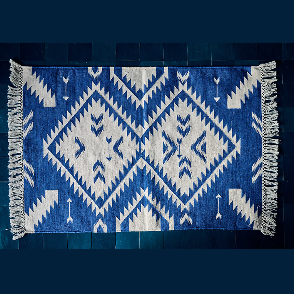 Teppich NAVAJO, Enzian im Farbton blau &amp; weiss vom FROHSINN